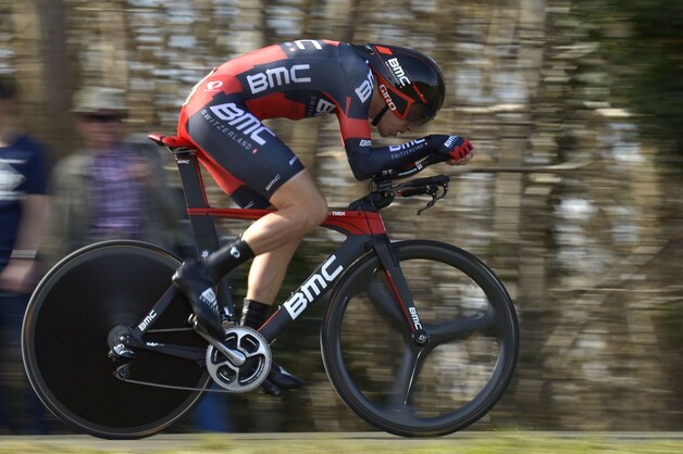 Werelduurrecordhouder Rohan Dennis had lange tijd de beste tijd.