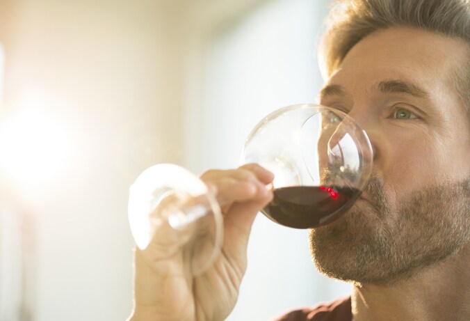 De onderzoekers raden aan het risico op leverkanker te beperken door alcoholconsumptie in te dijken: één glas per dag voor vrouwen, twee voor mannen.