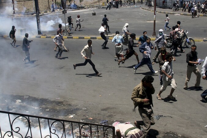 Demonstranten protesteren tegen de Houthi's in de Jemenitische stad Taiz.