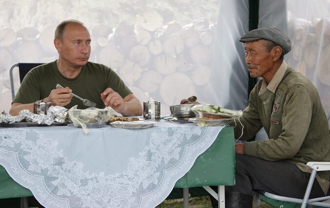 Aan tafel met Vladimir Poetin.