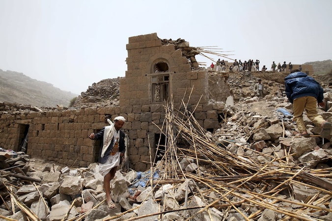 De ravage is groot in Hajer Akash nabij Sanaa.