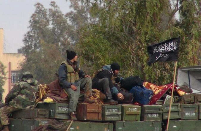 Een burgerjournalist maakte deze foto van militanten van al-Nusra in het noorden van Syrië.