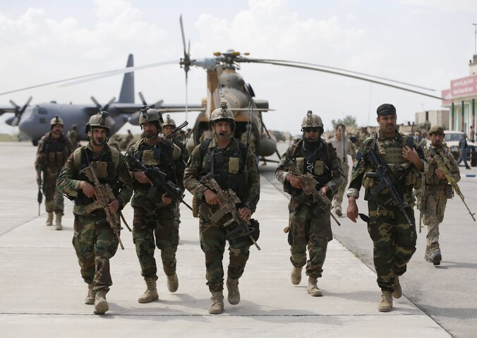 Afghaanse soldaten komen aan in Kunduz.