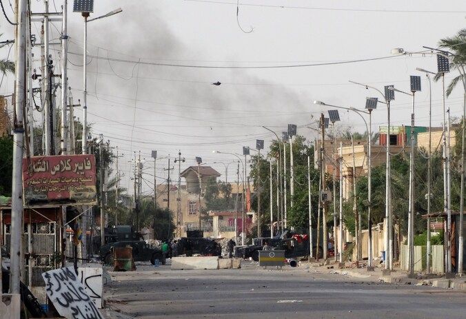 Iraakse troepen op de grond krijgen Amerikaanse luchtsteun in de Iraakse stad Ramadi