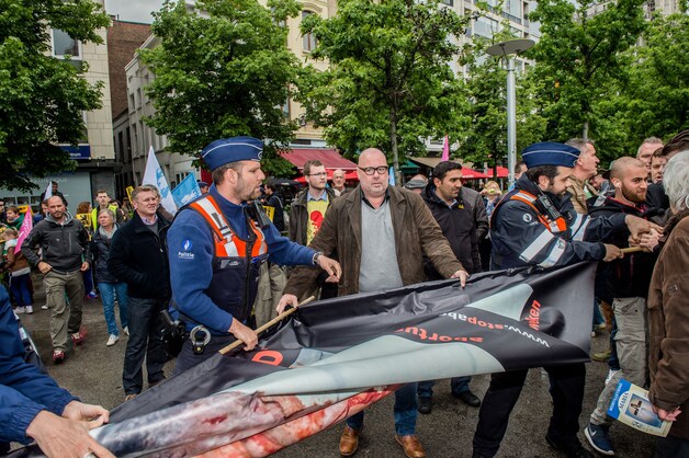 De politie greep wel in toen de deelnemers spandoeken met expliciete abortusfoto's wilden ontrollen.