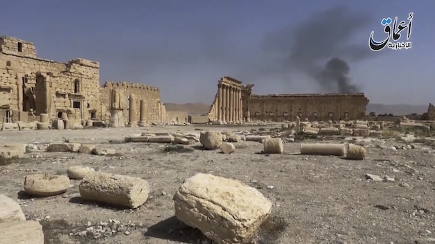 IS zette een video online waarin rook op een archeologische site in Palmyra te zien is.