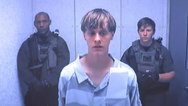 Dylann Roof in een video.