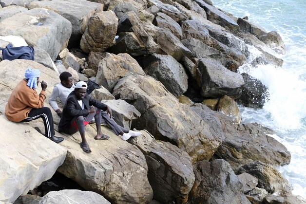 De migranten uit voornamelijk Soedan en Eritrea mochten een paar dagen terug Frankrijk niet in en hadden hun kamp opgezet op de rotsen in Ventimiglia, in de hoop uiteindelijk toch de grens met Frankrijk over te kunnen steken.