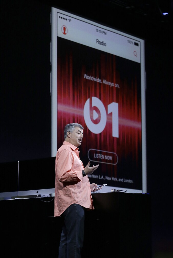 Eddy Cue, de vicevoorzitter van de internetsoftwaredienst van Apple, tijdens de voorstelling van Beats 1.