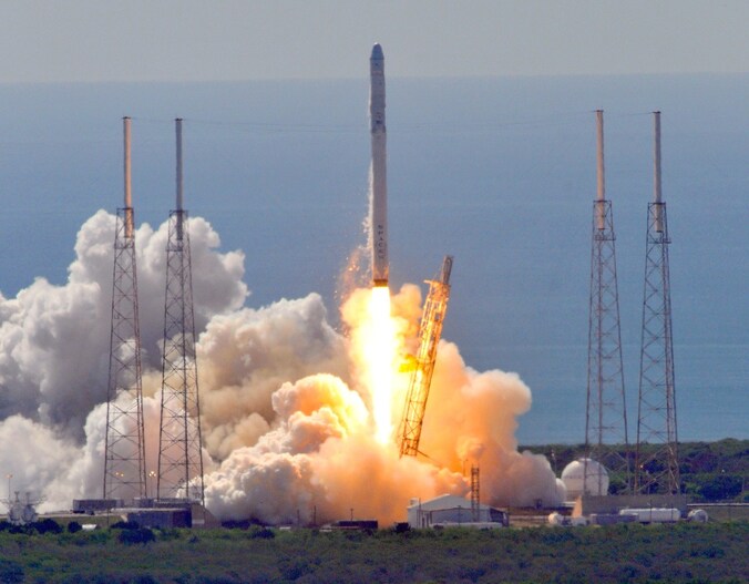 Archieffoto van de Falcon-9-raket.