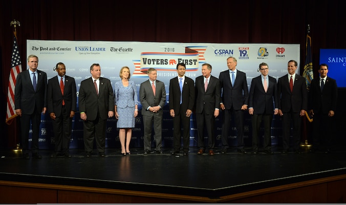 Republikeinse presidentskandidaten op een rij. Van links af: Jeb Bush, Ben Carson, Chris Christie, Carly Fiorina, Lindsey Graham, Bobby Jindal, John Kasich, George Pataki, Rick Perry, Rick Santorum en Scott Walker.