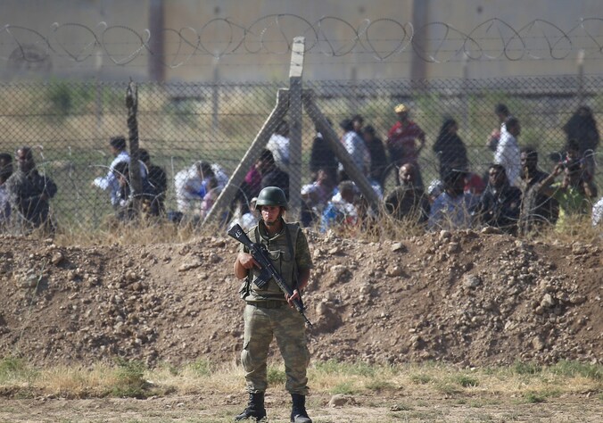Archiefbeeld van een Turkse soldaat aan de Syrische grens.