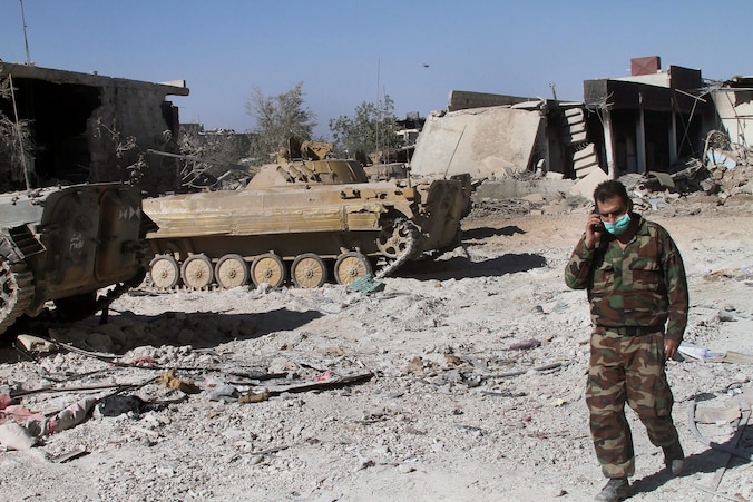 Een Syrische soldaat in Damascus.