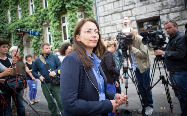 Yasmin Fahimi sprak met de media na de bommelding.