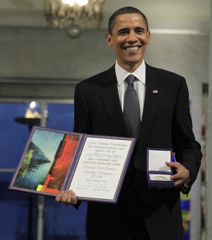 De Amerikaanse president Barack Obama met zijn Nobelprijs.