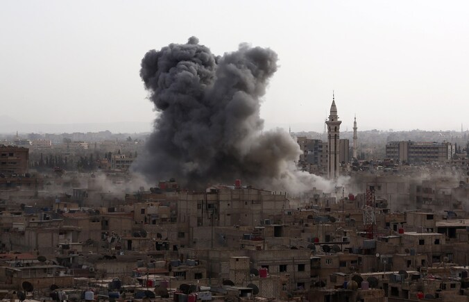 Beeld van een luchtaanval van Syrische overheidstroepen nabij Damascus, enkele dagen geleden.