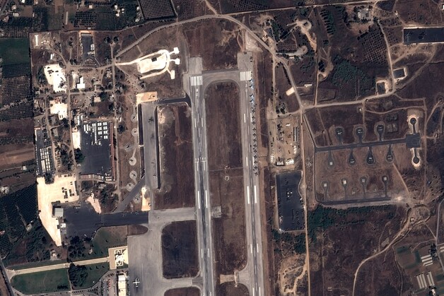 Eerder deze maand raakte al bekend dat Rusland gevechtsvliegtuigen en helikopters opstelde in de Syrische luchtmachtbasis bij Latakia.