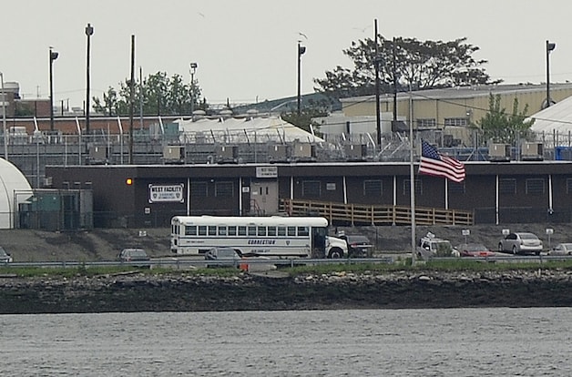 DSK zit in de gevangenis van Rikers.