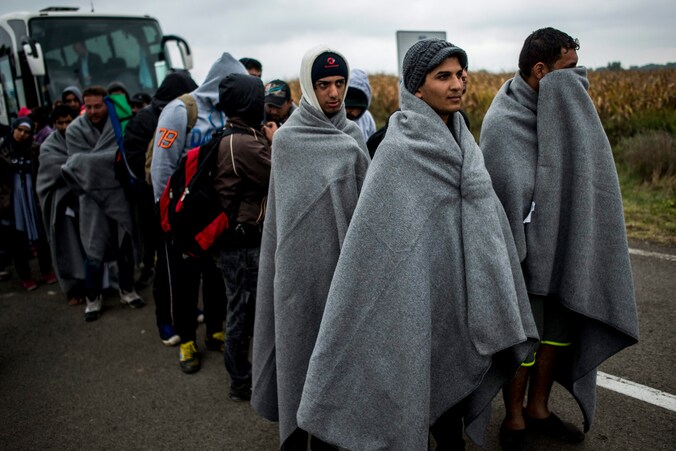 Migranten arriveren per bus in Kroatië.
