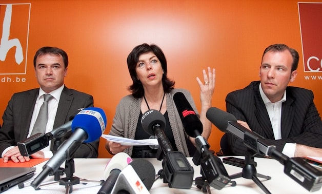 Milquet geeft na de verkiezingen het voorzitterschap over aan Benoït Lutgen (links), rechts ondervoorzitter Melchior Wathelet.