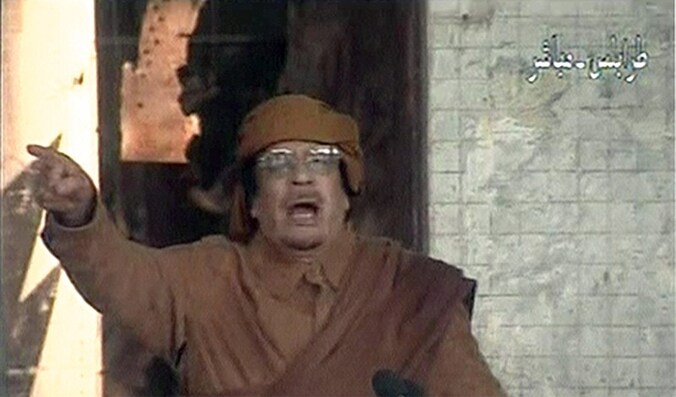 Khadafi, hier tijdens zijn intussen legendarische toespraak van een week geleden.