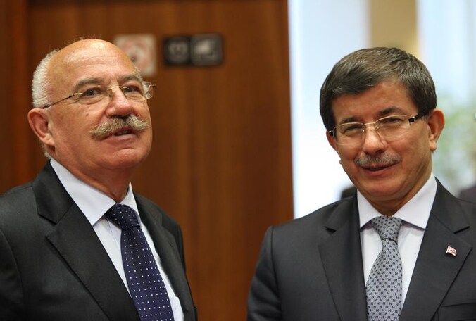 De Turkse minister van Buitenlandse Zaken, Ahmet Davutoglu, betreurt de uitspraken van Obama.