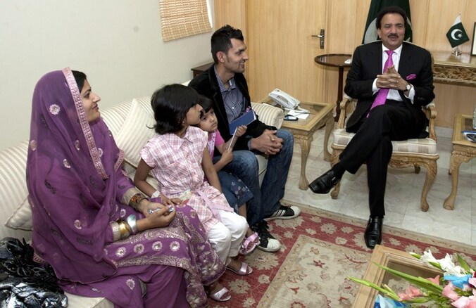 Rehman Malik (R)