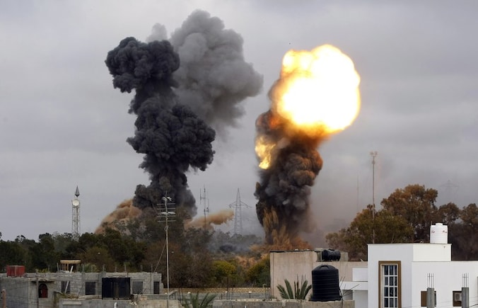 Zware ontploffingen in Tripoli.