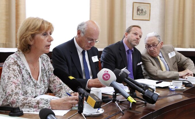 Véronique Caprasse, naast Arnold d'Oreye de Lantremange (Kraainem), Damien Thiery (Linkebeek) en François Van Hoobrouck (Wezembeek-Oppem).