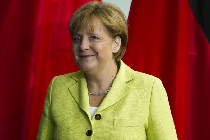 Het kabinet van Angela Merkel wordt hypocrisie verweten. Officieel neemt Duitsland niet deel aan de NAVO-operatie tegen Libië.