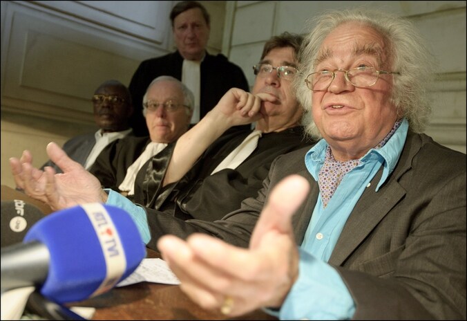 Pierre Mertens stond na de korte zitting de pers te woord.