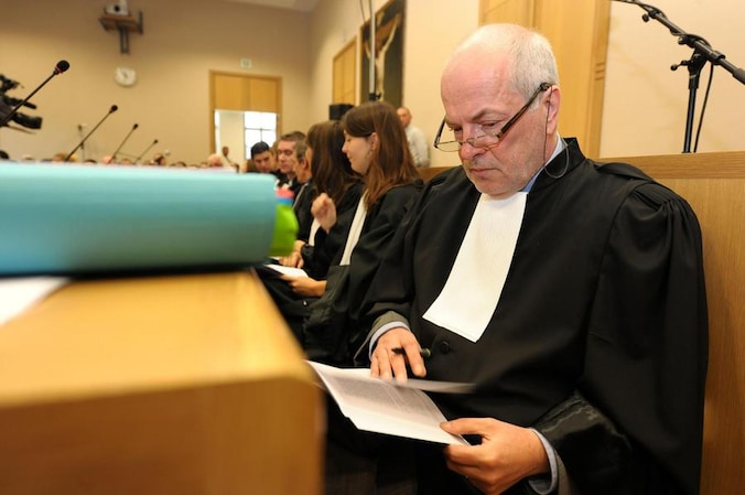 Vandaag werd enkel de 12-koppige jury samengesteld. Ronald Janssen was daarbij aanwezig. Foto: meester Zvonimir Miskovic die instaat voor zijn verdediging.