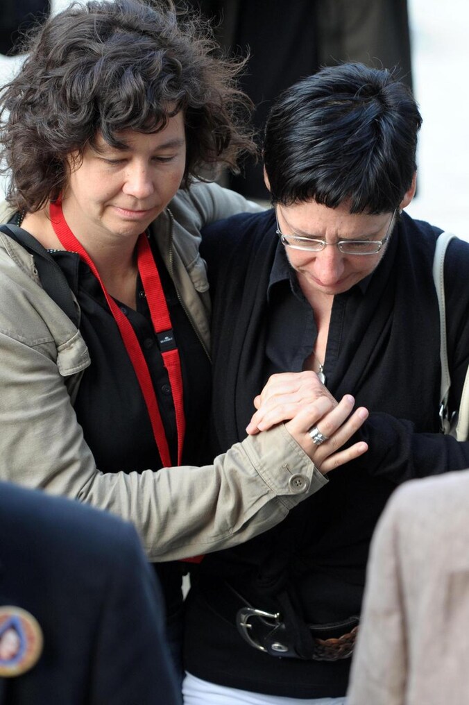 Voor de moeder van Annick (R) werd het allemaal wat te veel.