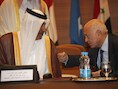 Sjeik Hamad bin Djasim al-Thani en secretaris Nabil al-Arabi van de arabische liga.