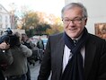 Ex-Justitieminister De Clerck zou bewust tot het uiterste hebben gewacht om de uitlevering te ondertekenen.