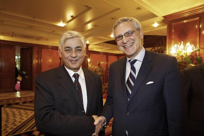 Premier van Libië Mostafa Bouchakour Rheit met Vlaams minister-president Kris Peeters