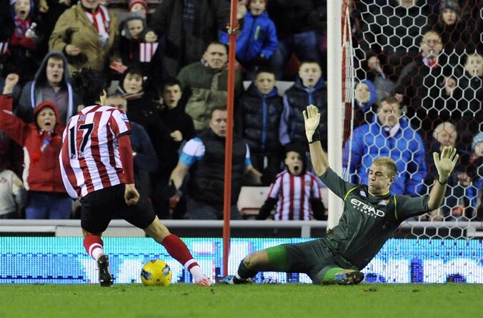 Ji omspeelt Joe Hart.