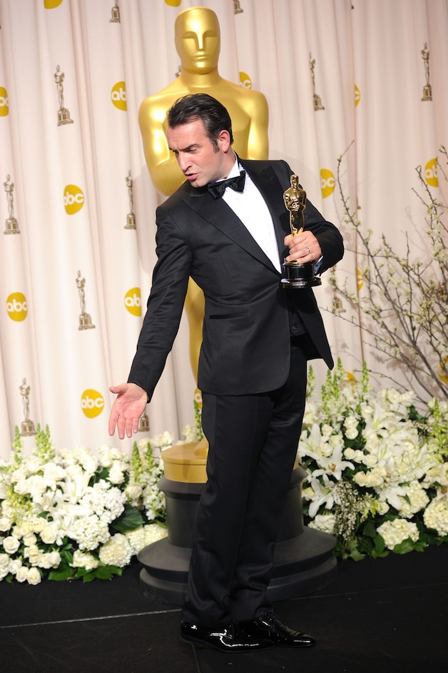 Jean Dujardin doet een vreugdedansje.