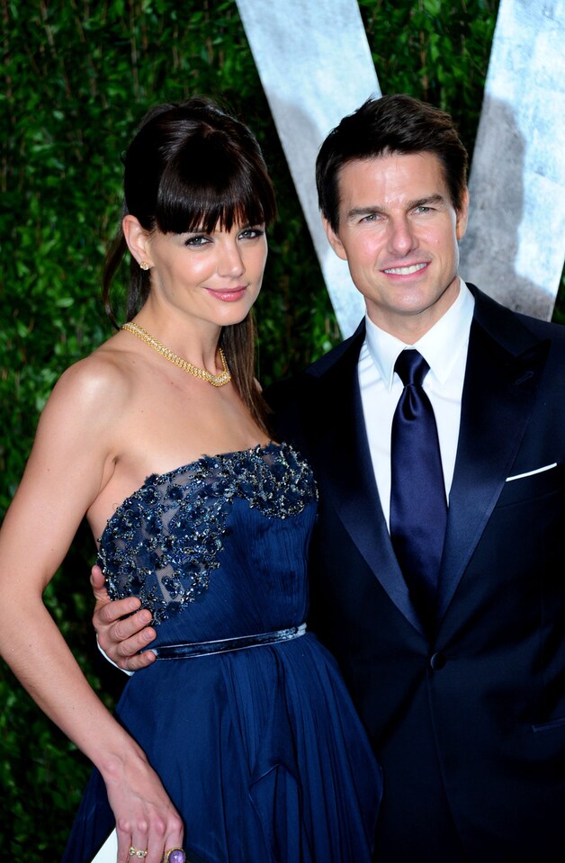 Katie Holmes met Tom Cruise.