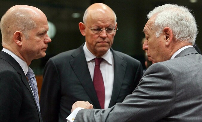 Drie ministers van Buitenlandse Zaken op een rij: Guido Westerwelle (Duitsland), Uri Rosenthal (Nederland) en William Hague (Groot-Brittannië).