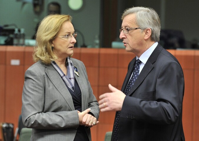 Oostenrijks minister van Financiën Maria Fekter met de voorzitter van de Eurogroep Jean-Claude Juncker.