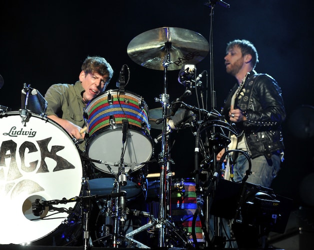 Patrick Carney en Dan Auerbach speelden vol overgave, maar kregen het publiek slechts een twintigtal minuten mee.