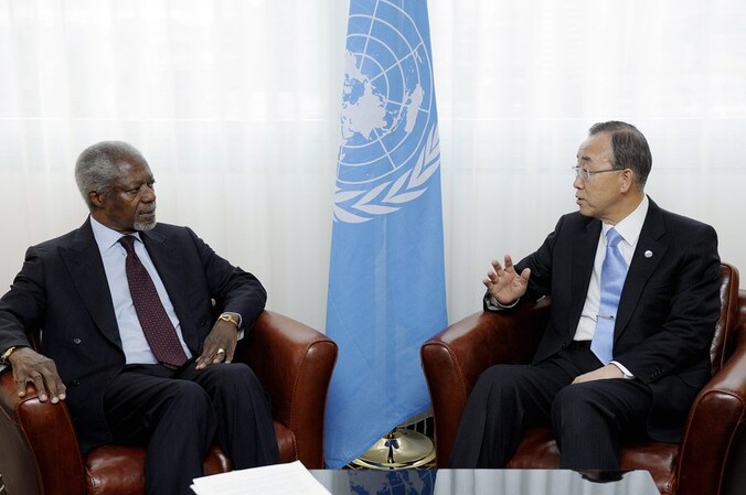 VN-gezant voor Syrië Kofi Anan in gesprek met de secretaris-generaal van de VN, Ban Ki-moon