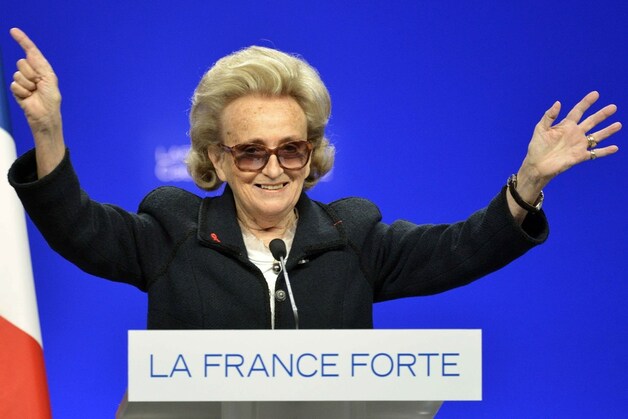 Bernadette Chirac, groot voorstander van Sarkozy, sprak onlangs zijn aanhang toe.