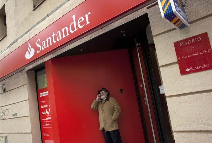 Kredietbeoordelaar Standard &amp; Poor's verlaagde vandaag de rating van elf Spaanse banken, waaronder ook die van de grootste bank Santander.