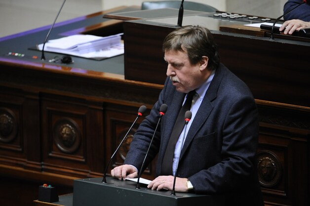 Volgens N-VA'er Siegfried Bracke creëert de meerderheid eerst onzekerheid en klaagt ze die vervolgens aan.