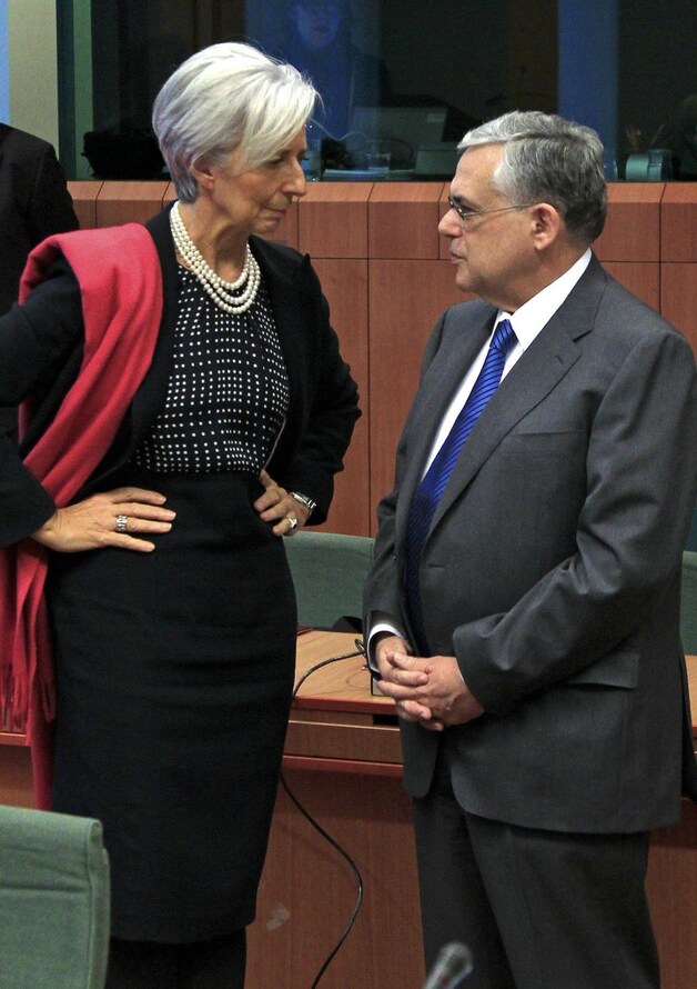De Griekse premier Lucas Papademos in gesprek met Christine Lagarde, directeur-generaal van het IMF.