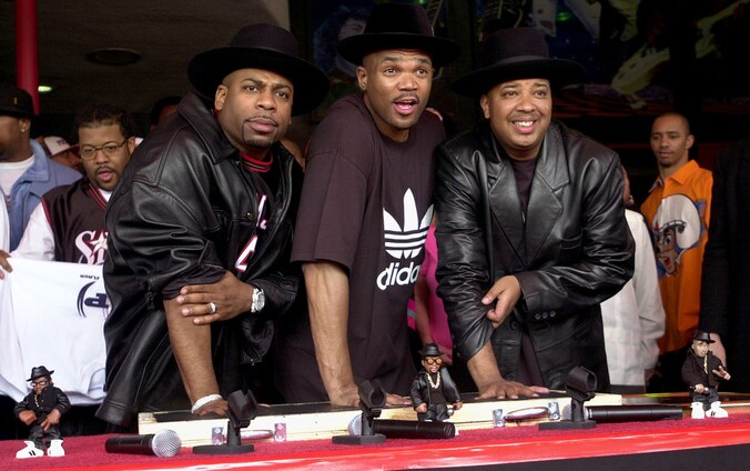 De betreurde Jason 'Jam Master Jay' Mizell, Darryl 'DMC' McDaniels en Joseph 'DJ Run' Simmons.