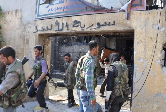 Rebellen staan hun mannetje tegen de troepen van Assad.