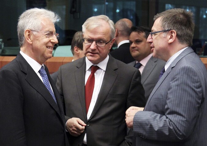 De Italiaan Mario Monti, de Europeaan Olli Rehn en de Belg Steven Vanackere.